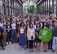 photo de groupe : participants de la NDW 2018 sous les Nefs à Nantes.